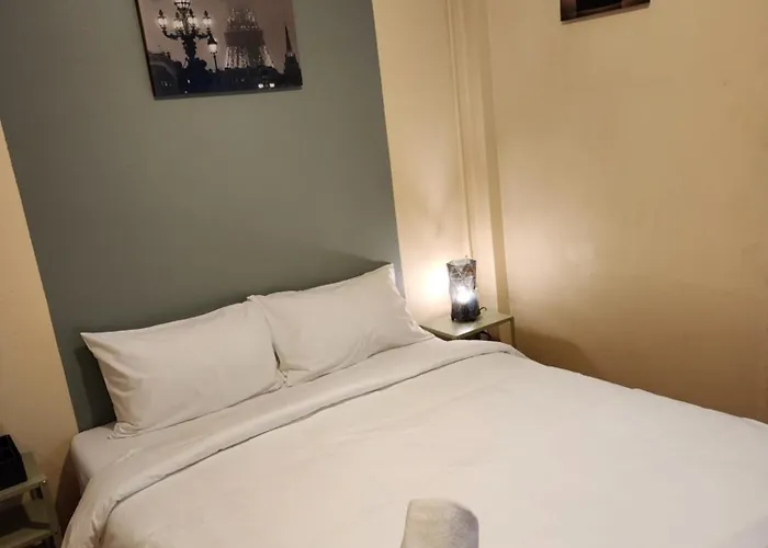 The Travellers House - Pet Friendly Guest house Bangkok