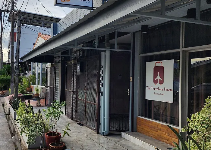 The Travellers House - Pet Friendly Guest house Bangkok